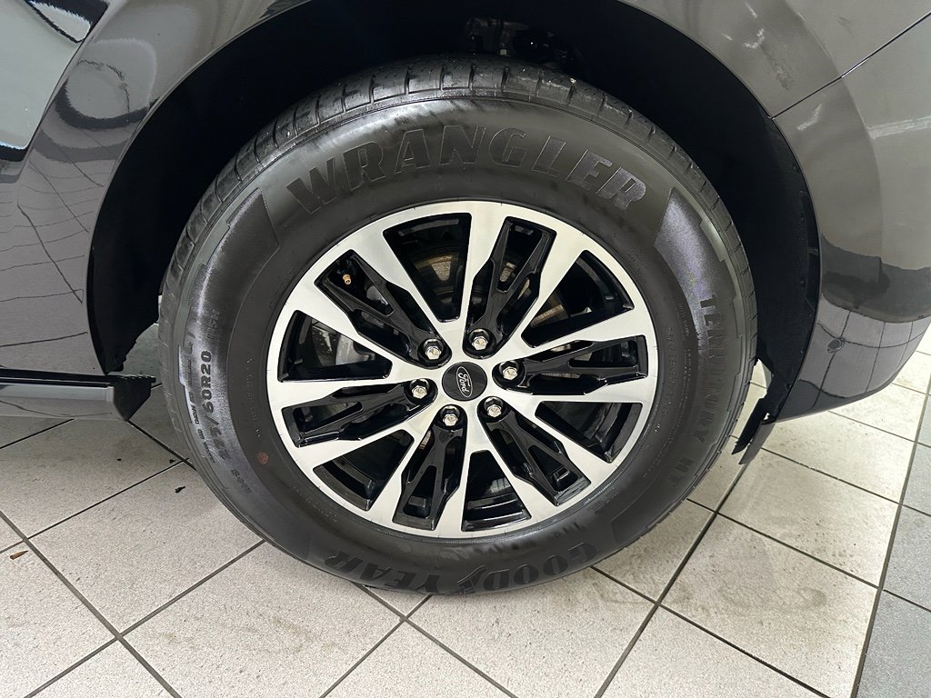 Used 2025 Ford Expedition Platinum image 14