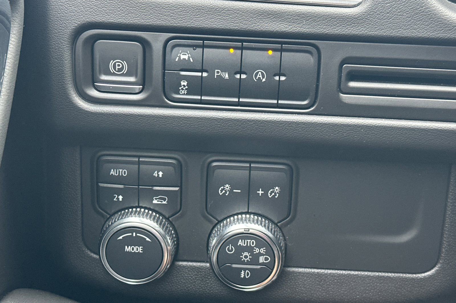 Used 2023 GMC Yukon SLT image 42