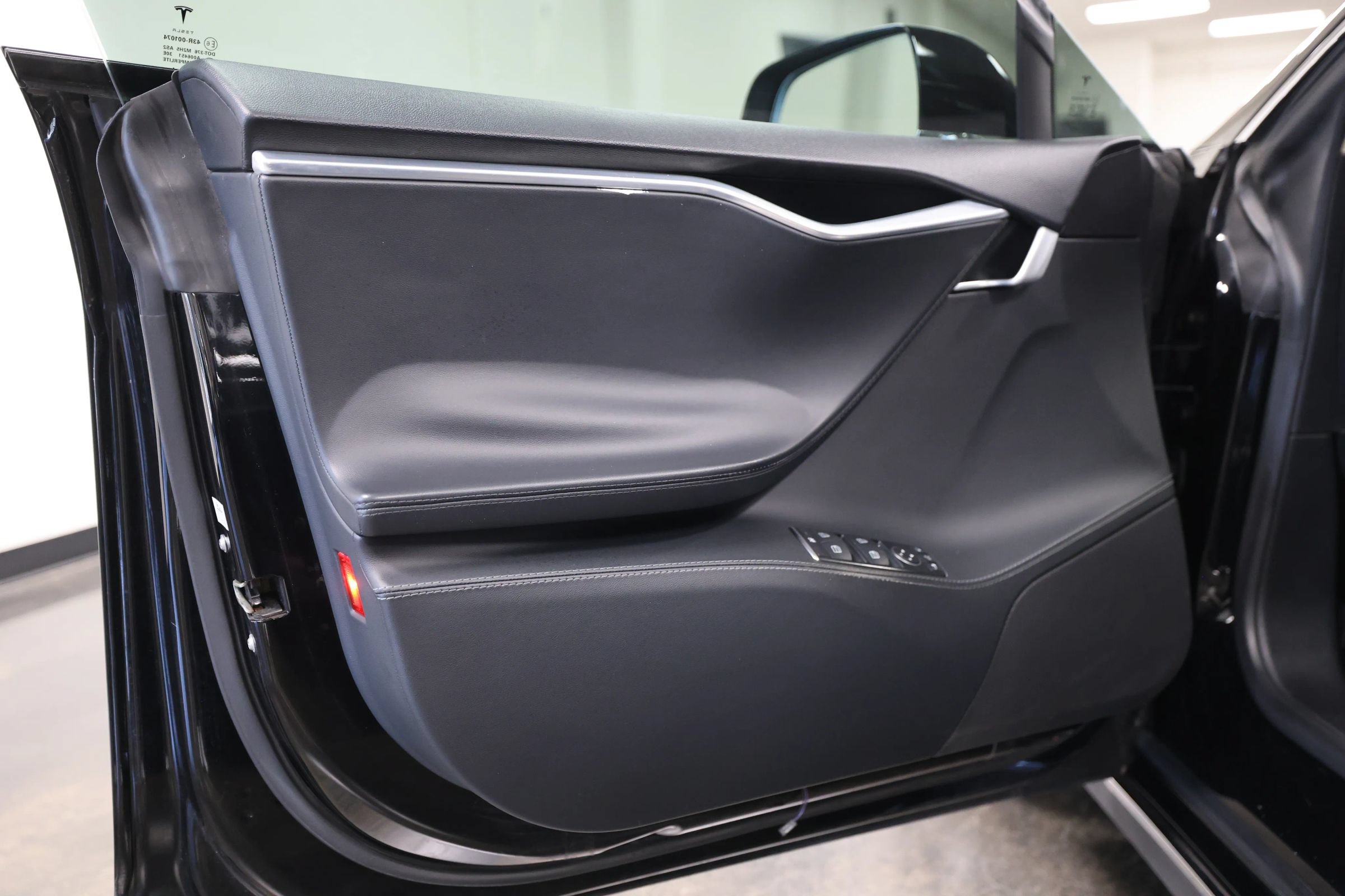 Used 2015 Tesla Model S 70D AWD/4WD image 22