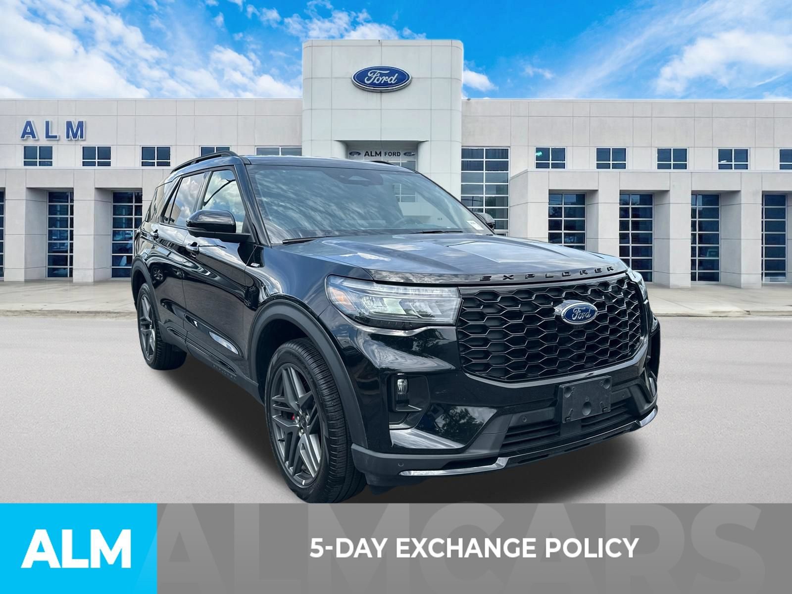 Used 2026 Ford Explorer ST-Line w/ ST-Line Street Pack AWD/4WD image 3