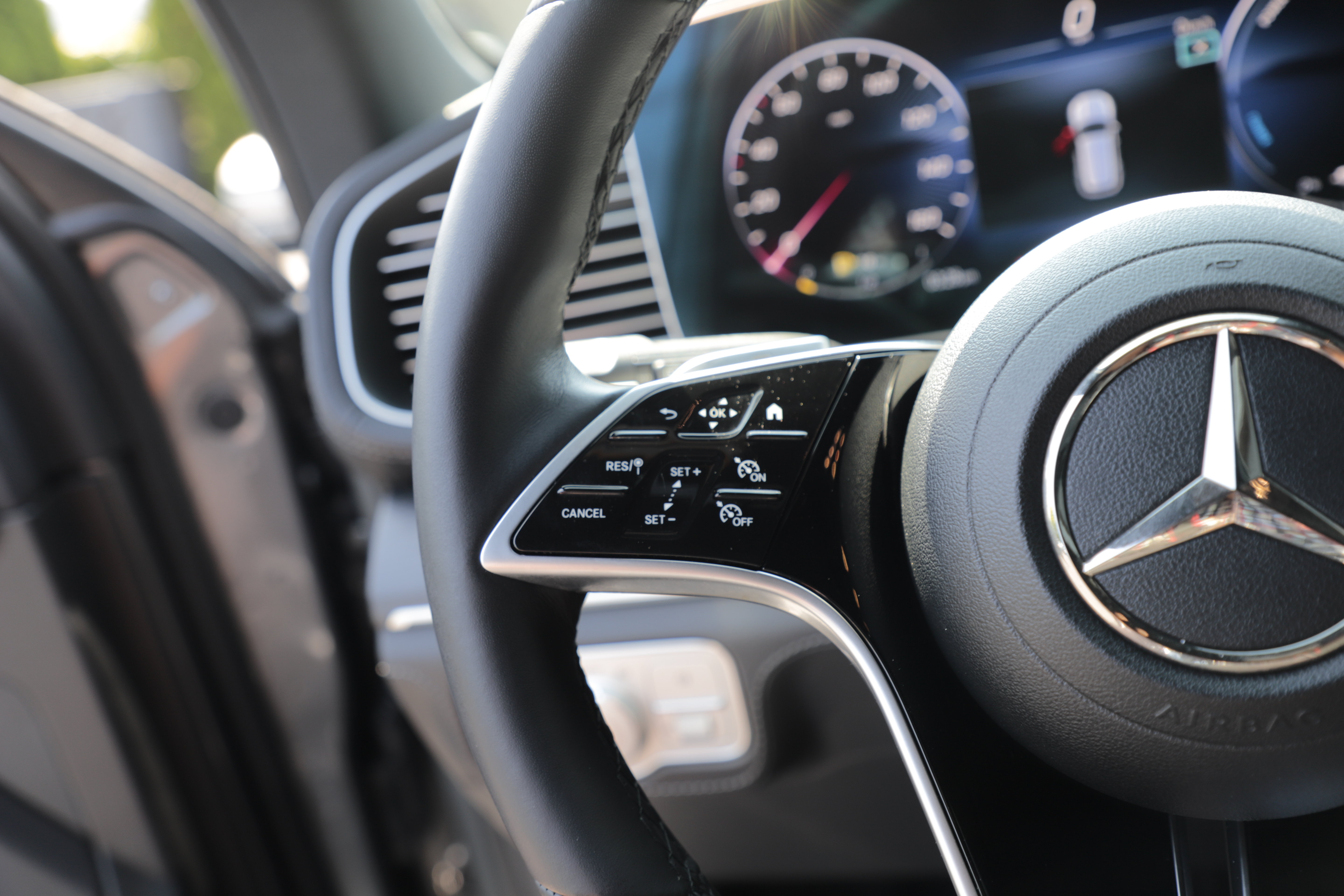 Used 2025 Mercedes-Benz GLE 450e 4MATIC image 22