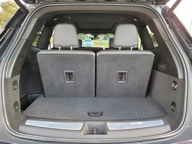 Used 2023 Cadillac XT6 Premium Luxury image 16