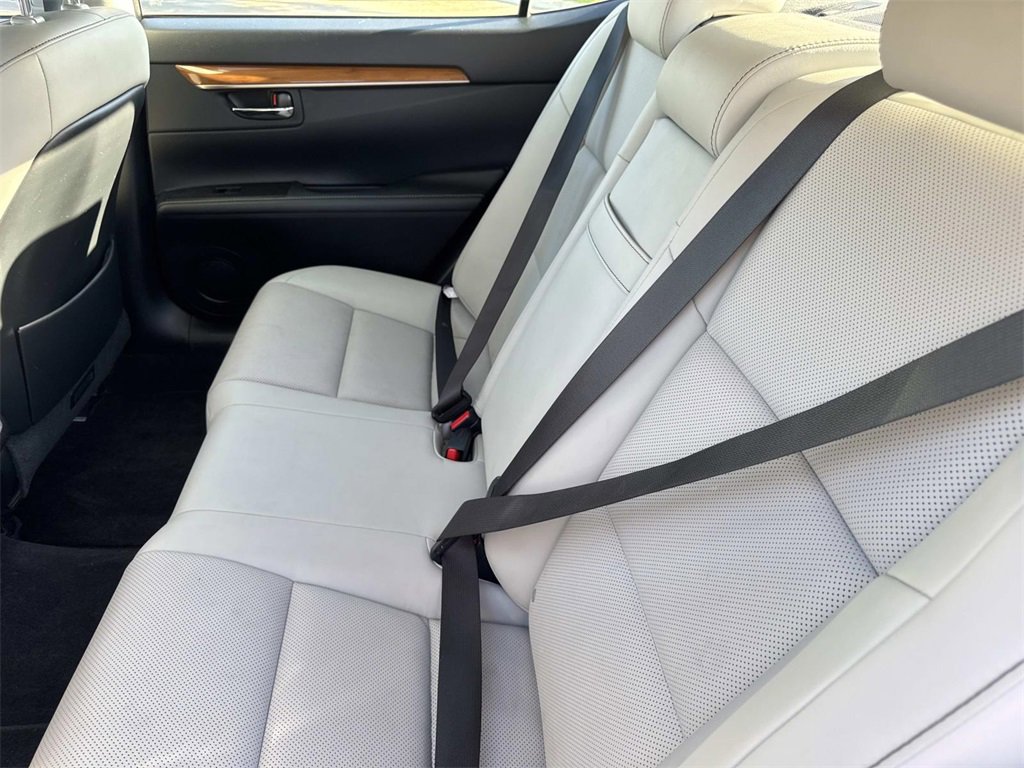 Used 2014 Lexus ES 300h image 25