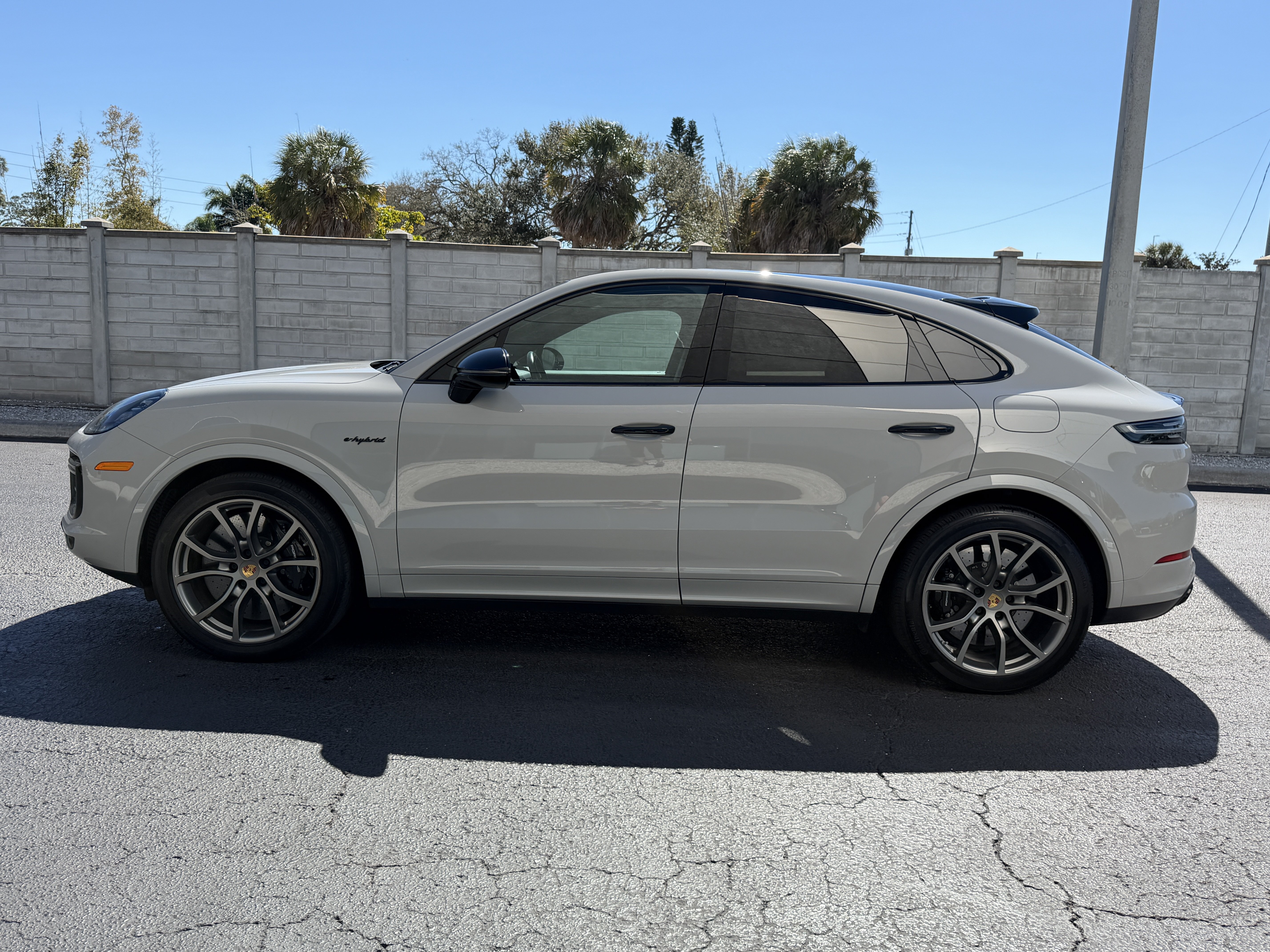 Certified 2022 Porsche Cayenne Turbo S AWD/4WD image 2