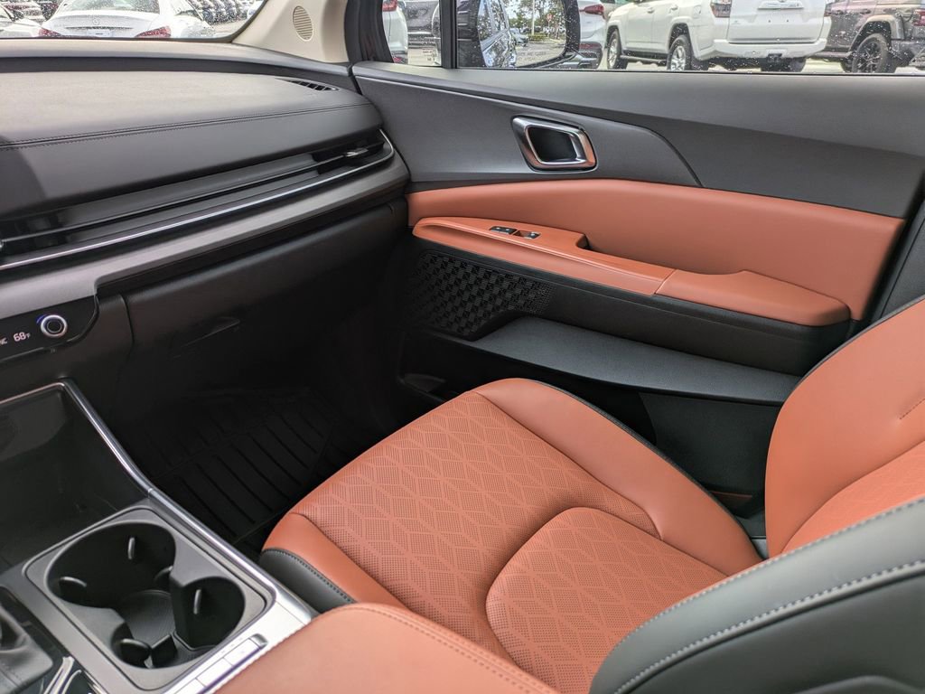 Used 2026 Kia Carnival EX image 18