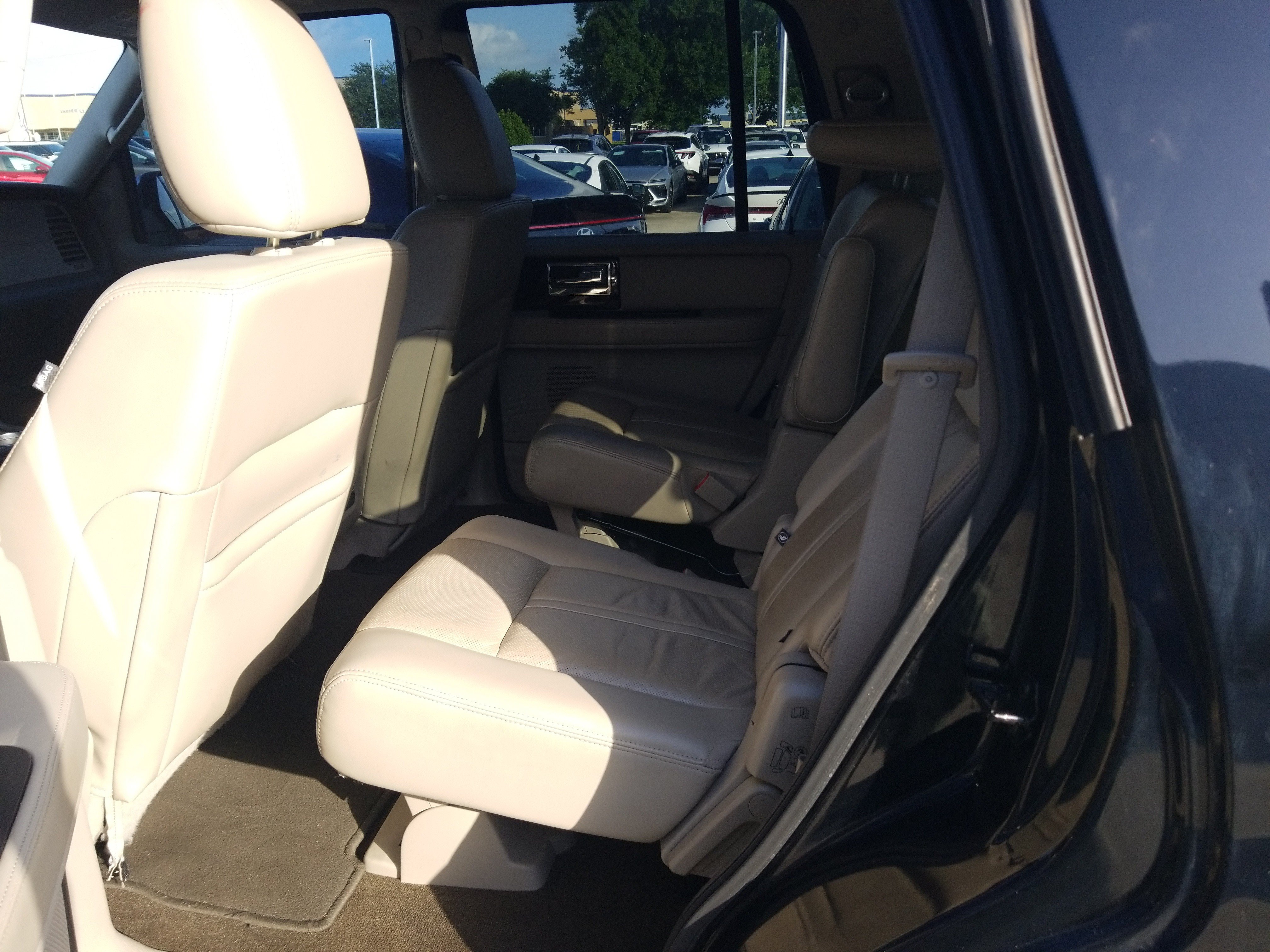 Used 2017 Lincoln Navigator Select RWD image 12