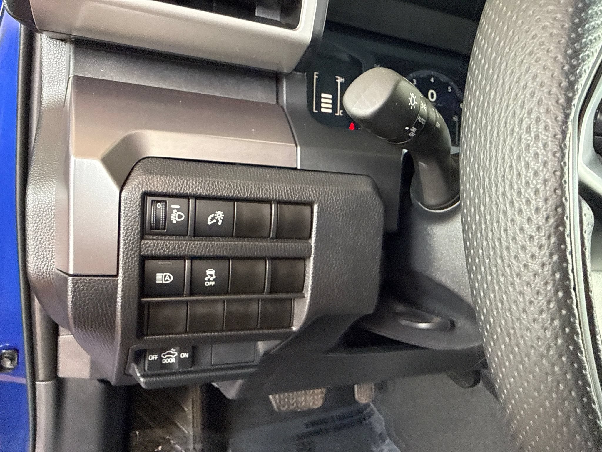 Used 2025 Toyota Tacoma SR5 AWD/4WD image 16