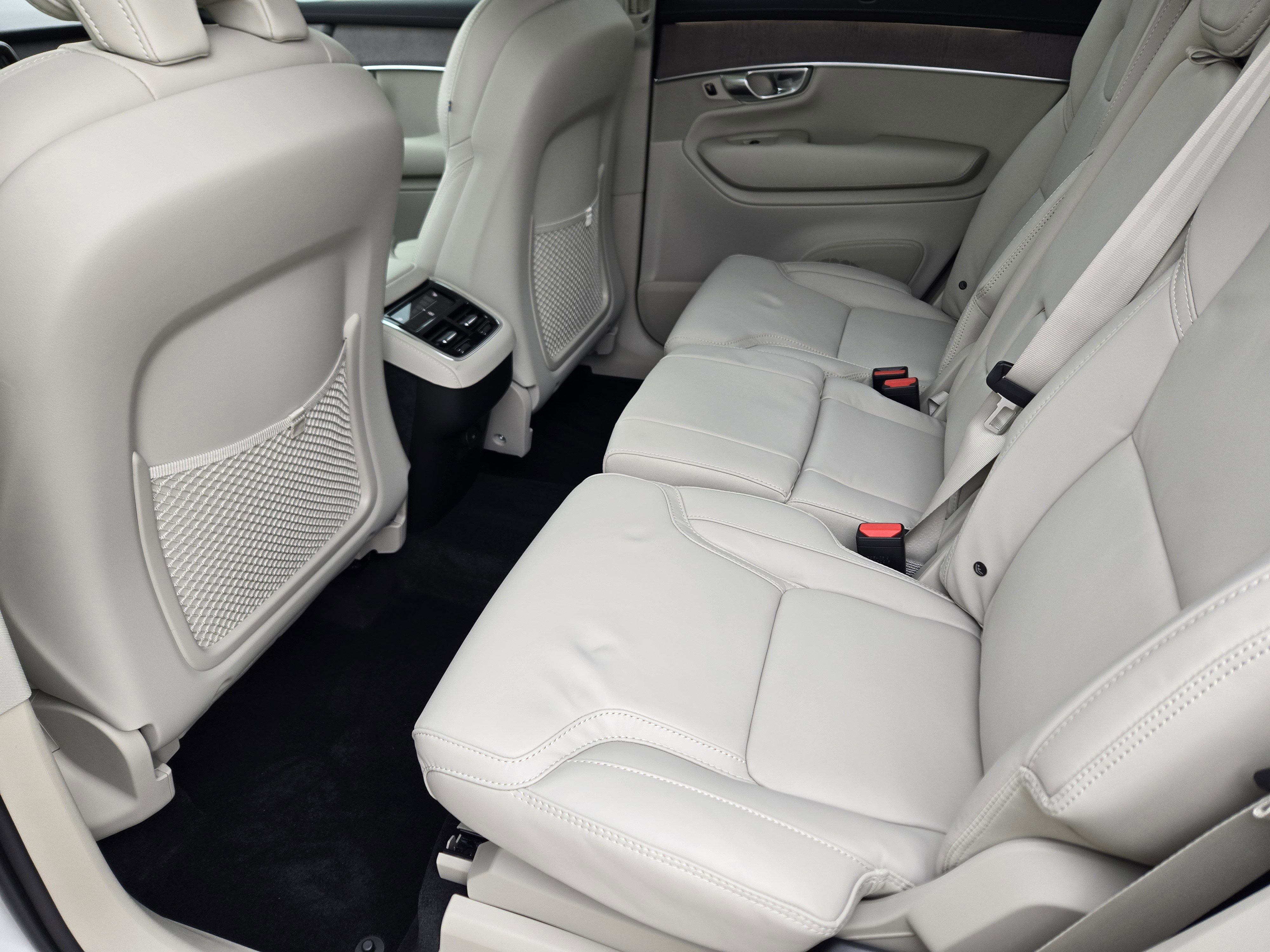 New 2026 Volvo XC90 B6 Ultra w/ Protection Package image 31