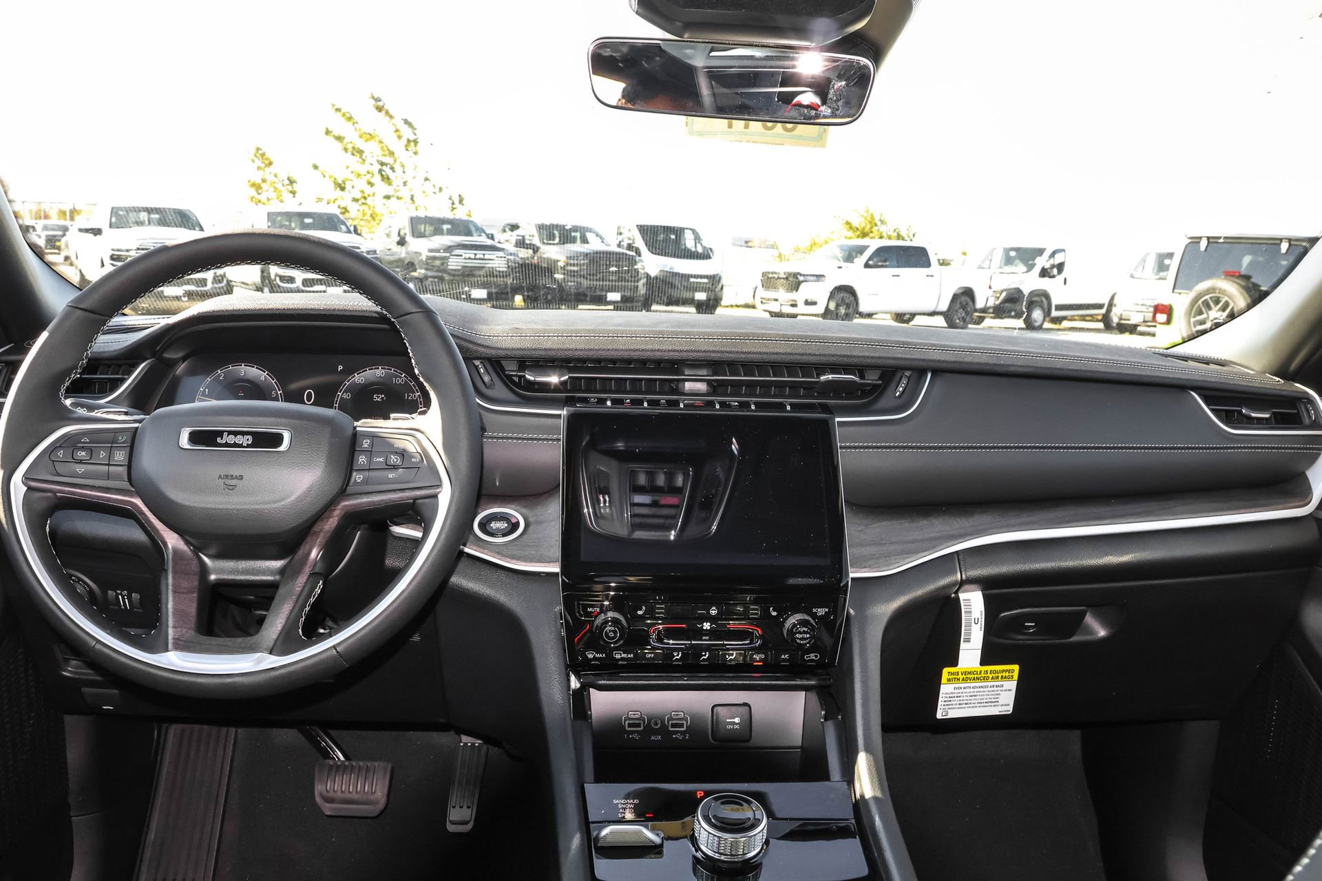 New 2025 Jeep Grand Cherokee Limited w/ Black Appearance Package image 15