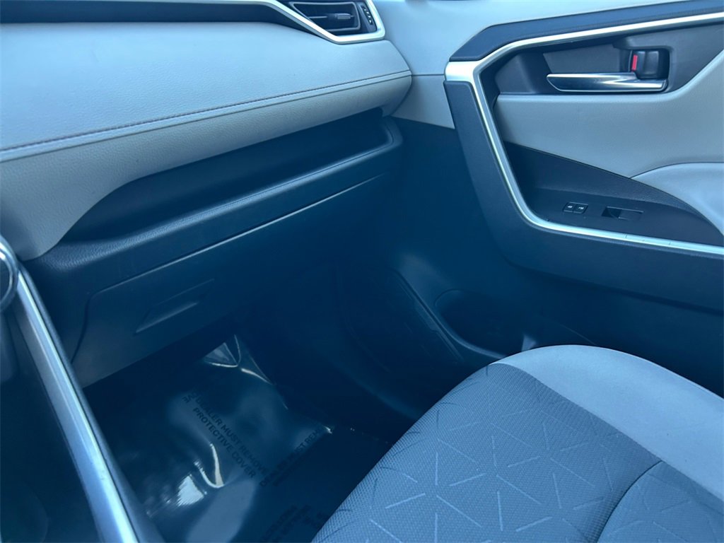 Used 2021 Toyota RAV4 XLE image 24