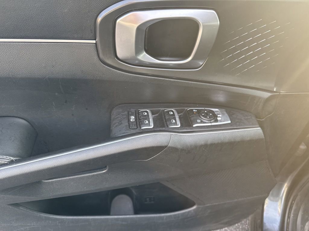 Used 2024 Kia Sorento S image 14