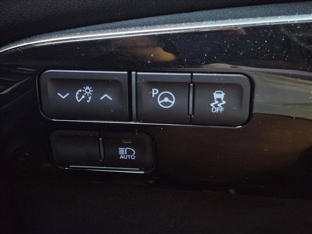 Certified 2022 Toyota Prius FWD image 14