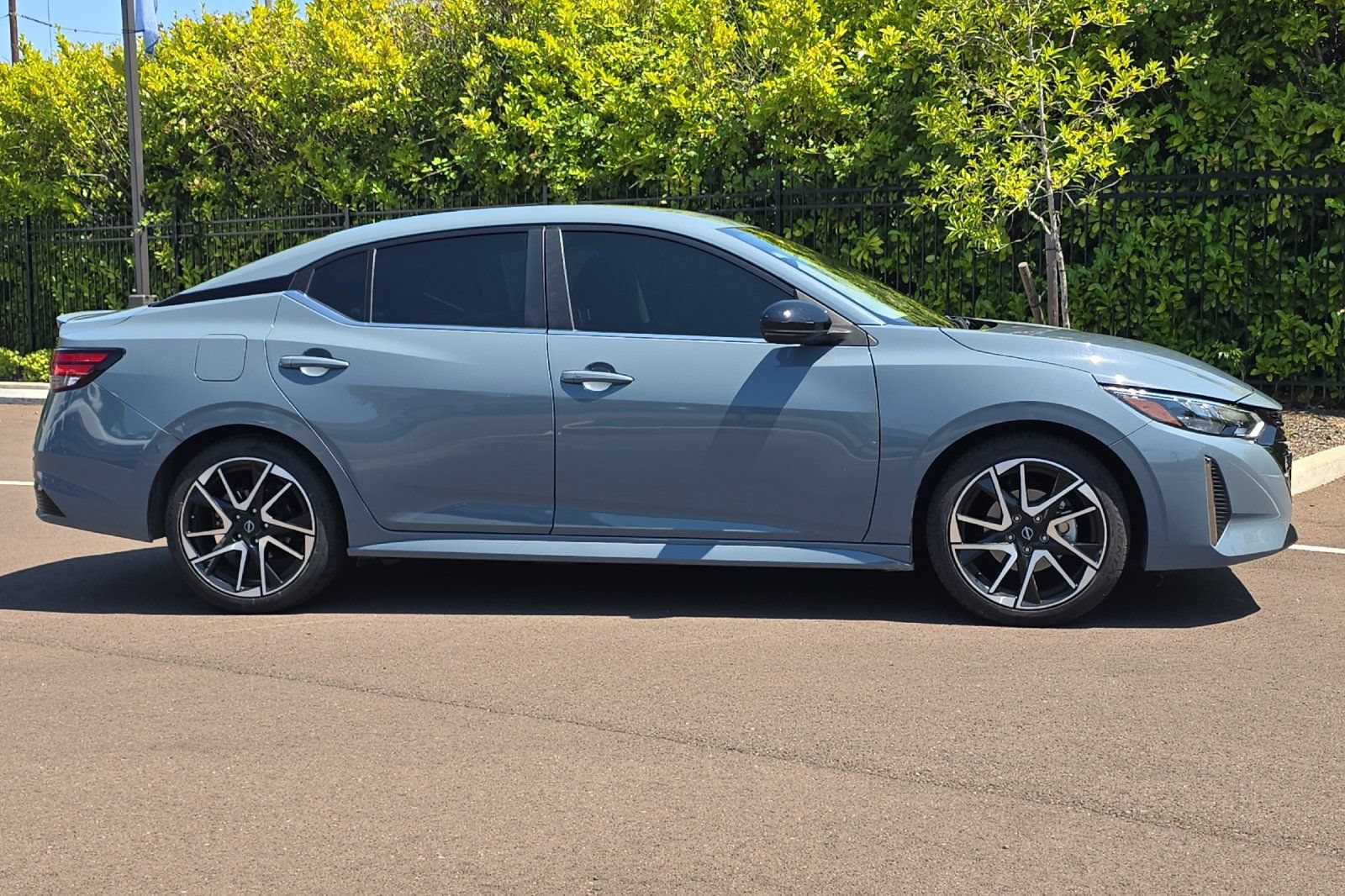 Used 2024 Nissan Sentra SR FWD image 3