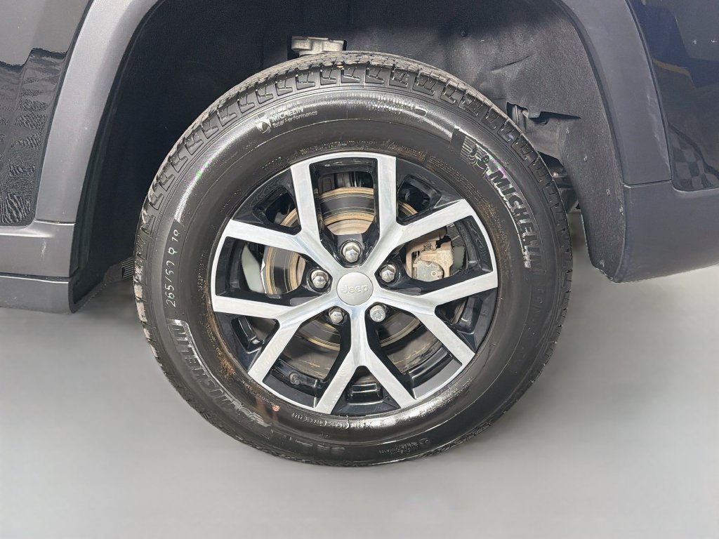 Used 2023 Jeep Grand Cherokee Limited AWD/4WD image 32