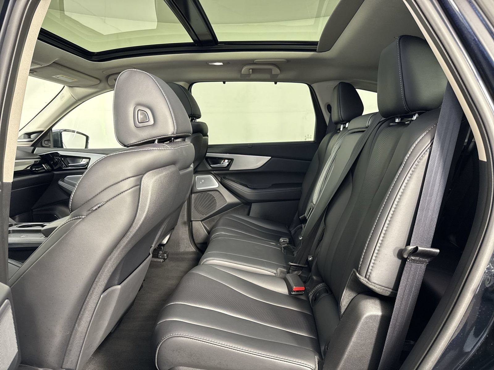 Certified 2025 Acura MDX w/ Technology Package FWD image 24