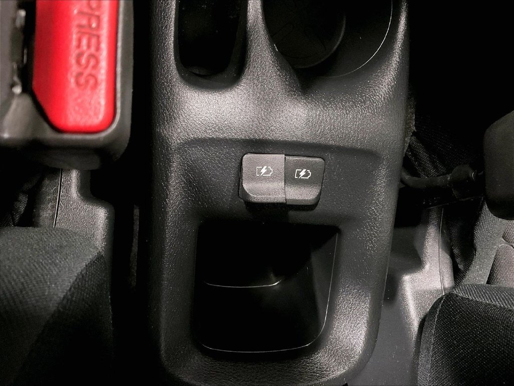 Used 2019 Nissan Kicks SR FWD image 26