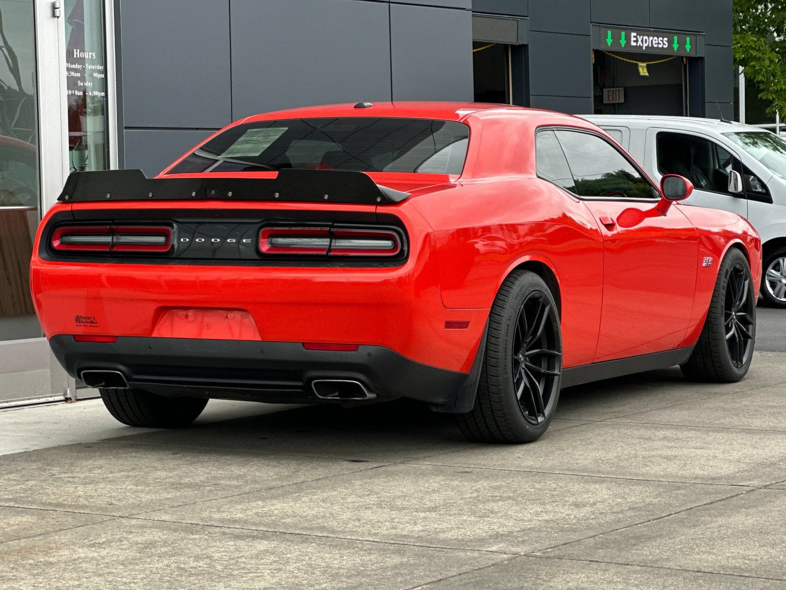 Used 2016 Dodge Challenger SRT w/ Technology Group RWD image 3