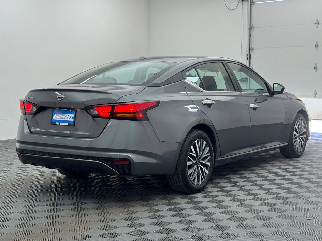 Used 2025 Nissan Altima 2.5 SV FWD image 5
