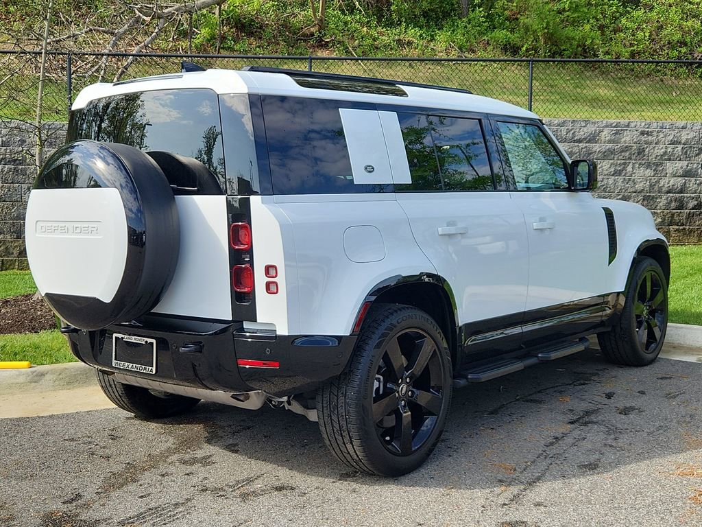 Used 2024 Land Rover Defender 110 X-Dynamic SE AWD/4WD image 2