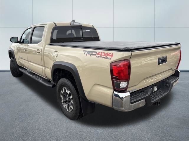 Used 2018 Toyota Tacoma TRD Off-Road image 2