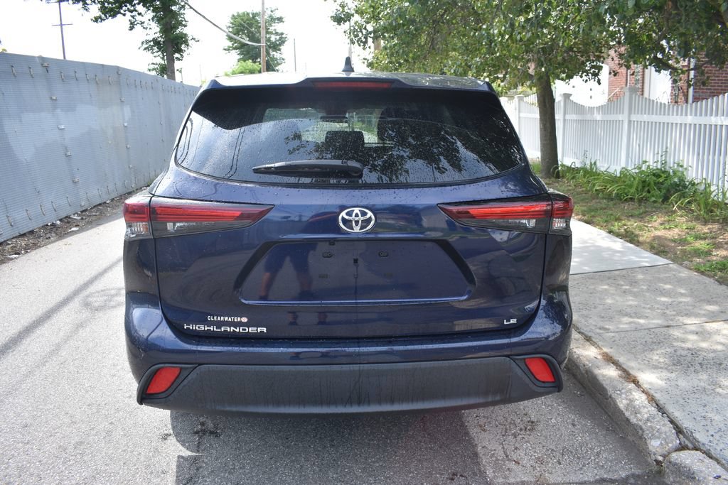 Used 2025 Toyota Highlander LE FWD image 7
