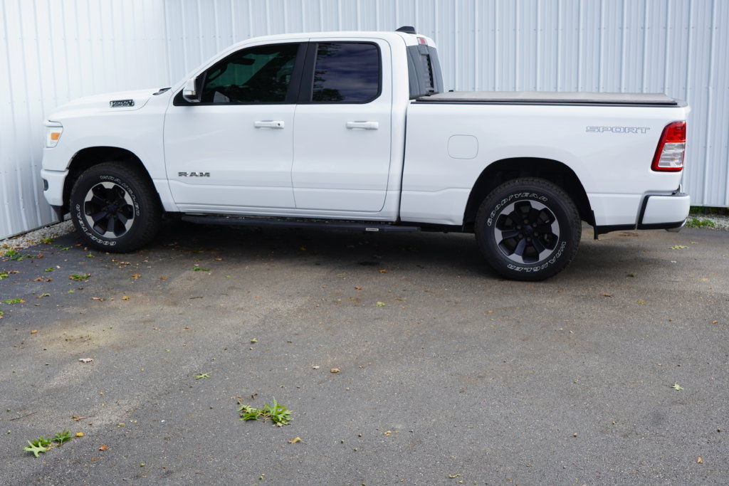 Used 2022 RAM 1500 Big Horn AWD/4WD image 3