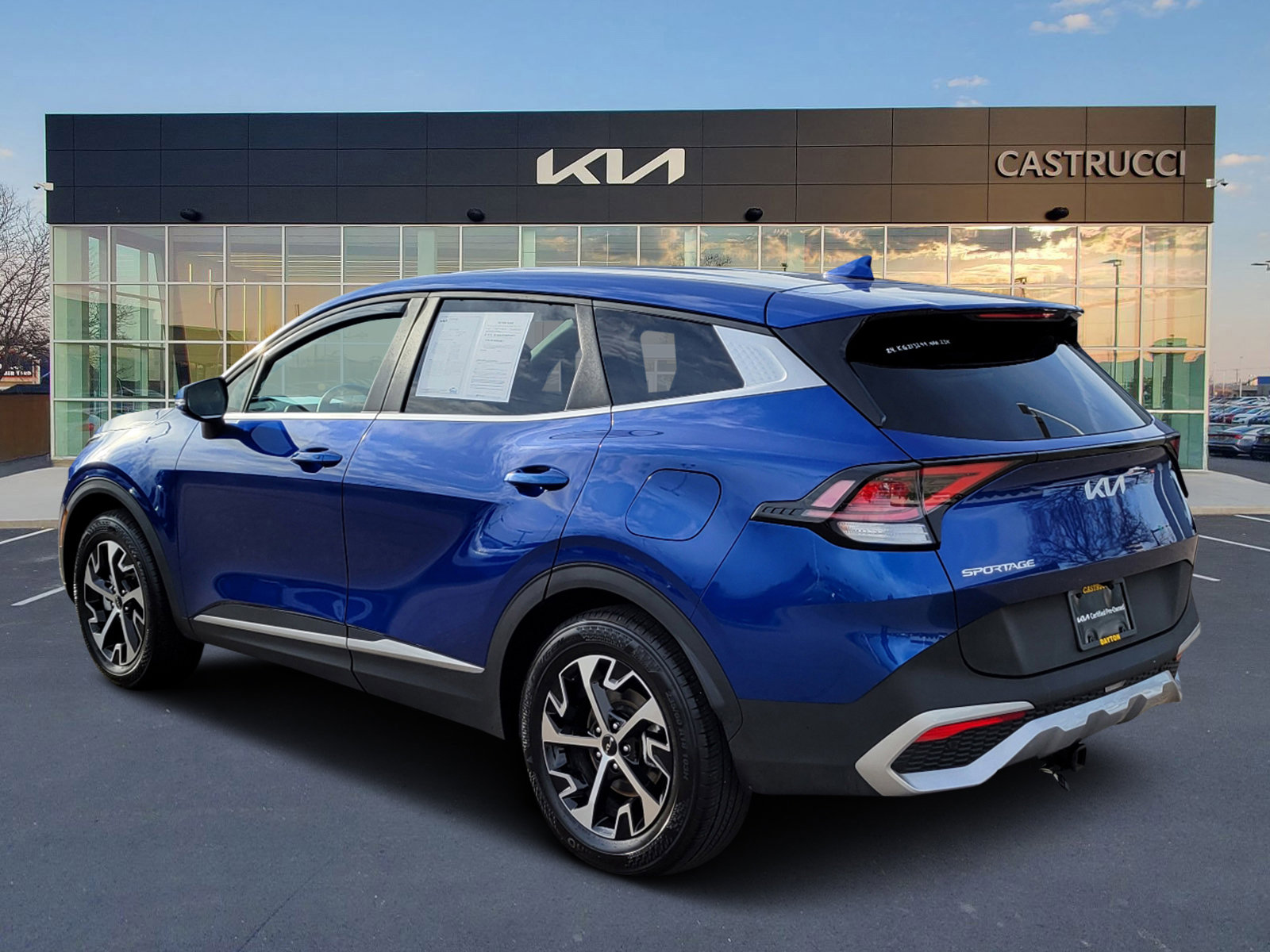 Used 2024 Kia Sportage EX image 3