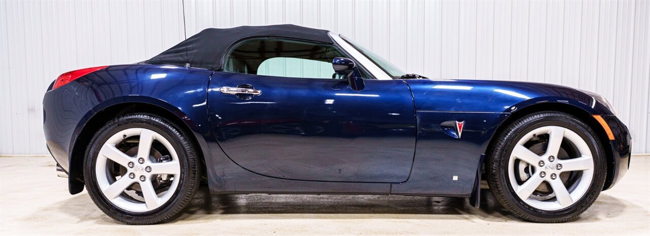 Used 2006 Pontiac Solstice Convertible w/ Premium Package image 16