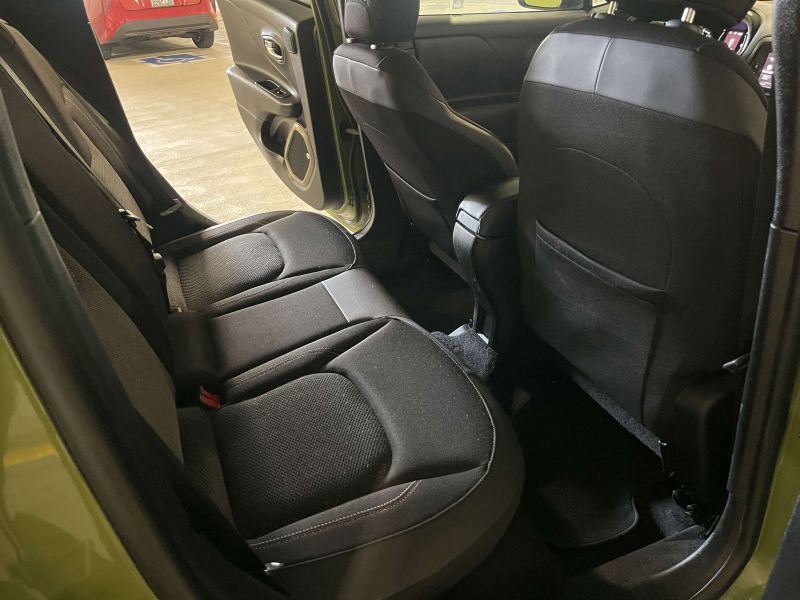 Used 2016 Jeep Renegade 75th Anniversary FWD image 8
