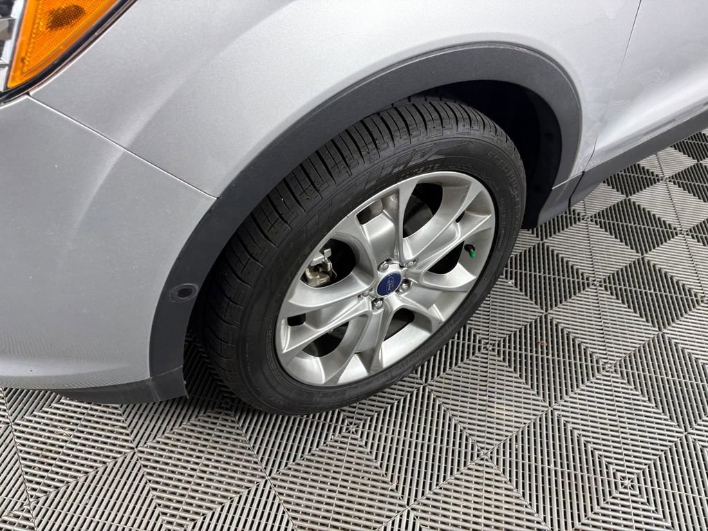 Used 2015 Ford Escape Titanium w/ Equipment Group 301A AWD/4WD image 9