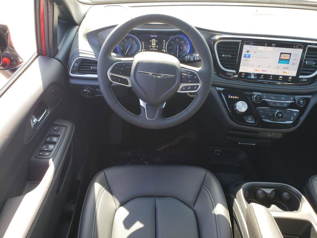 New 2026 Chrysler Pacifica Select image 17
