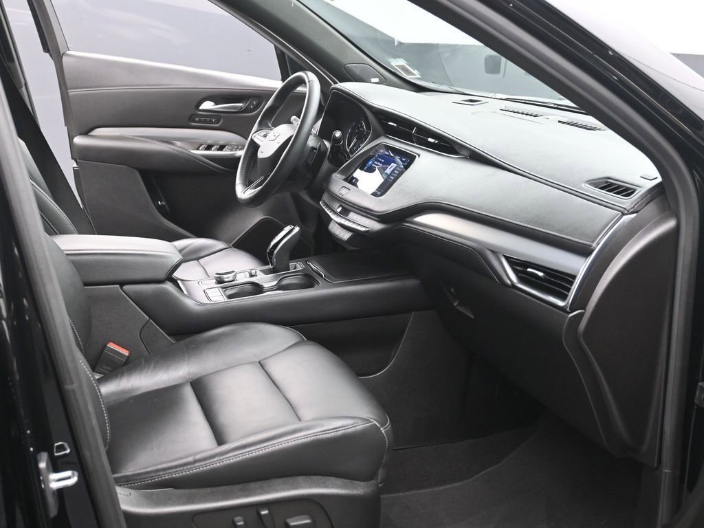 Certified 2023 Cadillac XT4 Premium Luxury w/ Cold Weather Package AWD/4WD image 11