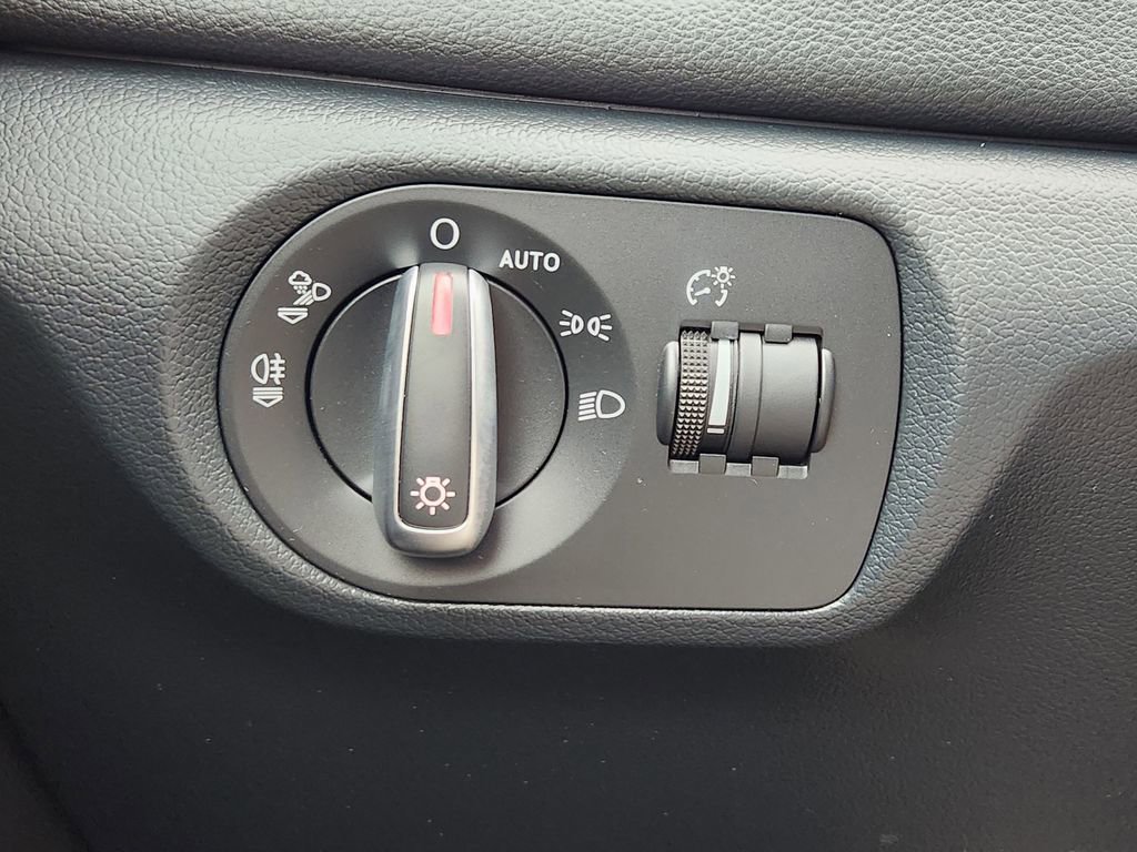 Used 2018 Audi Q3 2.0T Premium Plus w/ Premium Plus Package image 21