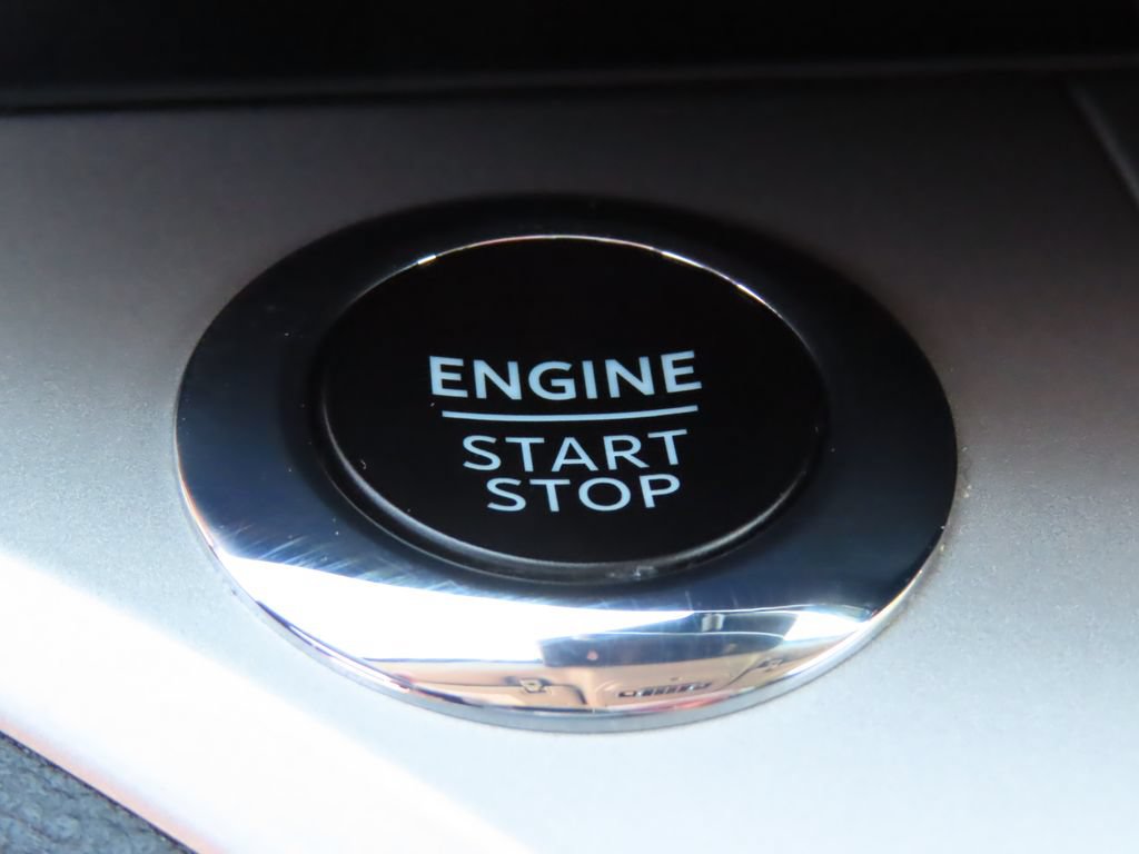 Used 2024 Ford Explorer XLT w/ Equipment Group 202A AWD/4WD image 12