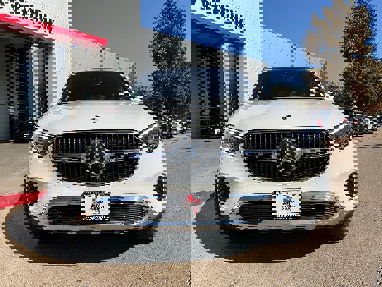 Used 2024 Mercedes-Benz GLC 300 4MATIC image 4