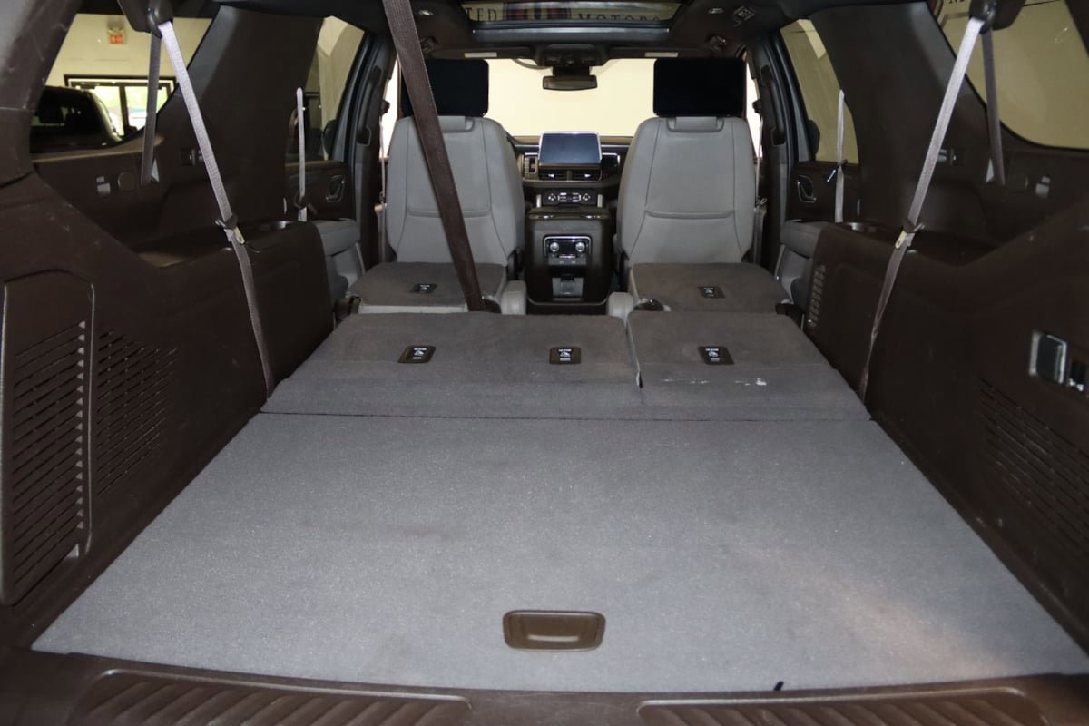 Used 2023 GMC Yukon XL SLT w/ SLT Premium Package AWD/4WD image 15