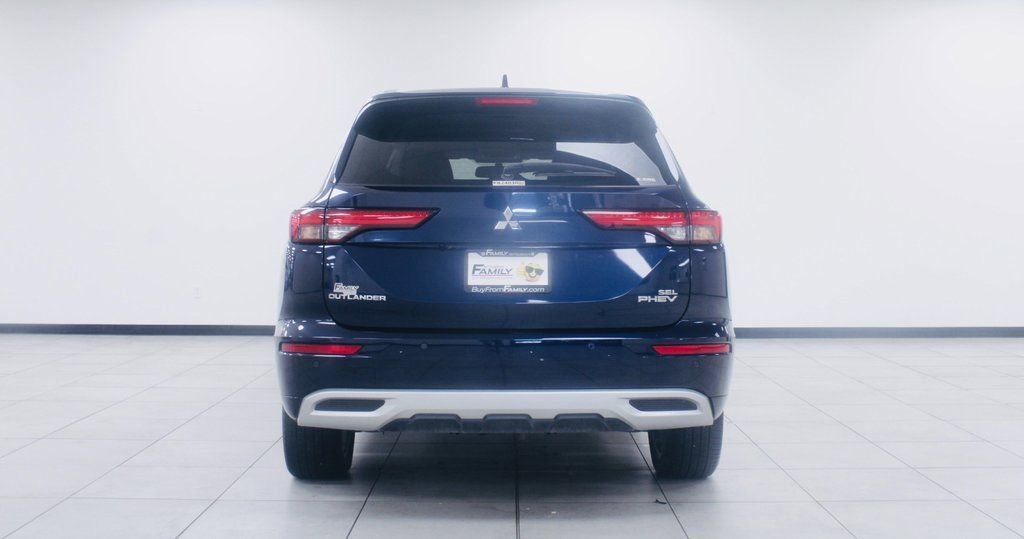 Used 2023 Mitsubishi Outlander SEL image 3