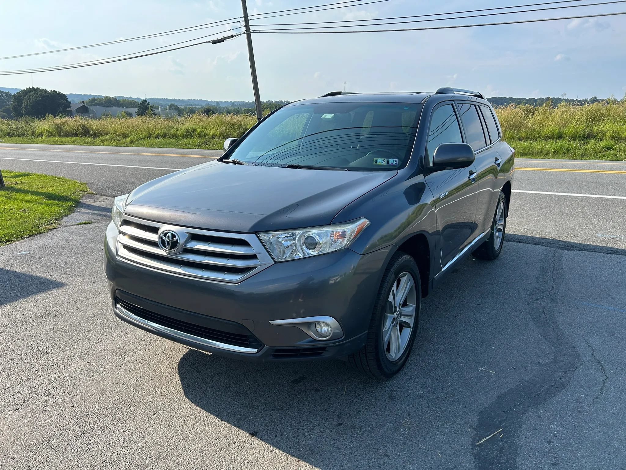 Used 2011 Toyota Highlander Limited w/ Tow Pkg AWD/4WD image 4