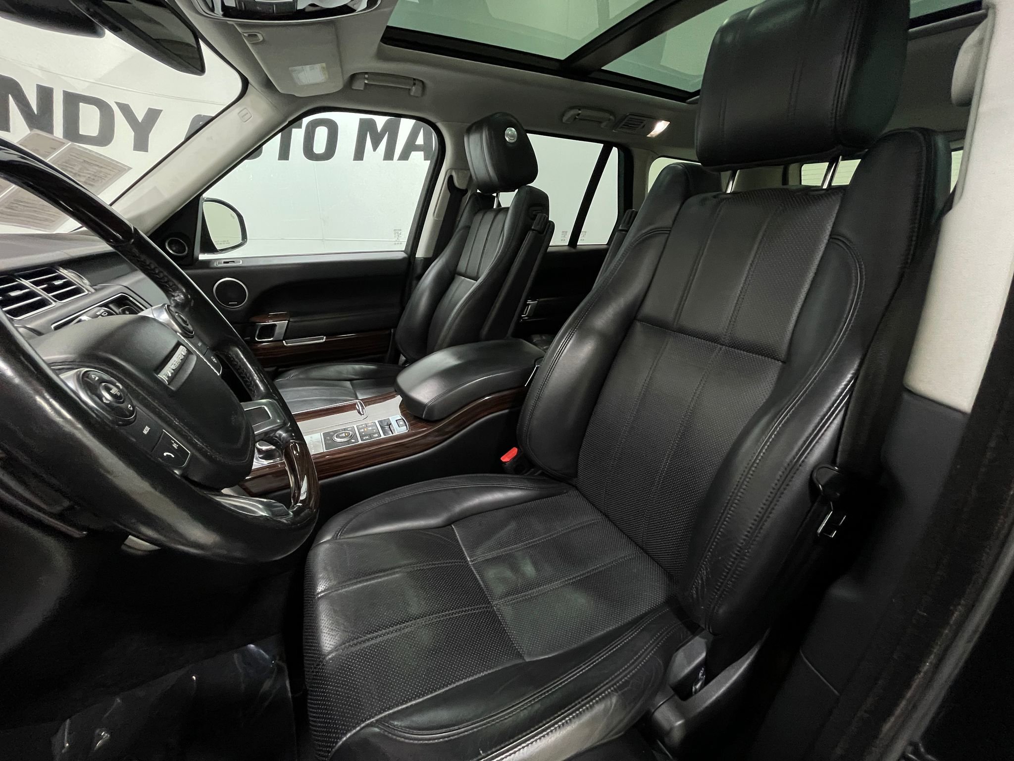 Used 2016 Land Rover Range Rover Supercharged image 13