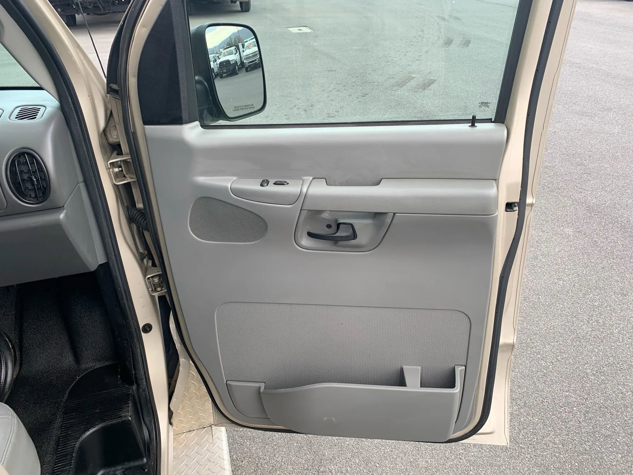 Used 2007 Ford E-350 and Econoline 350 XL image 22