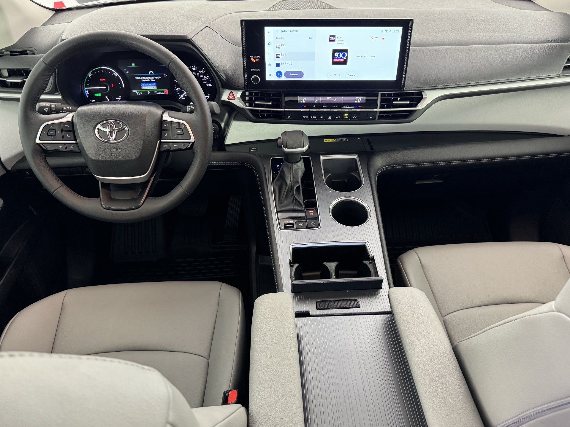 Certified 2026 Toyota Sienna XLE FWD image 25