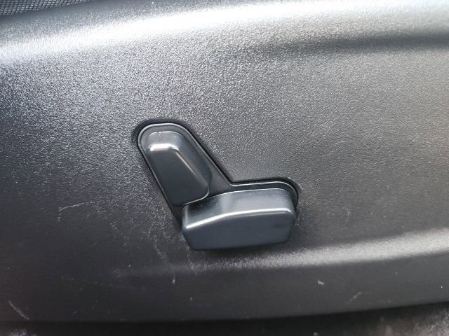 Used 2018 Chrysler 300 S image 11