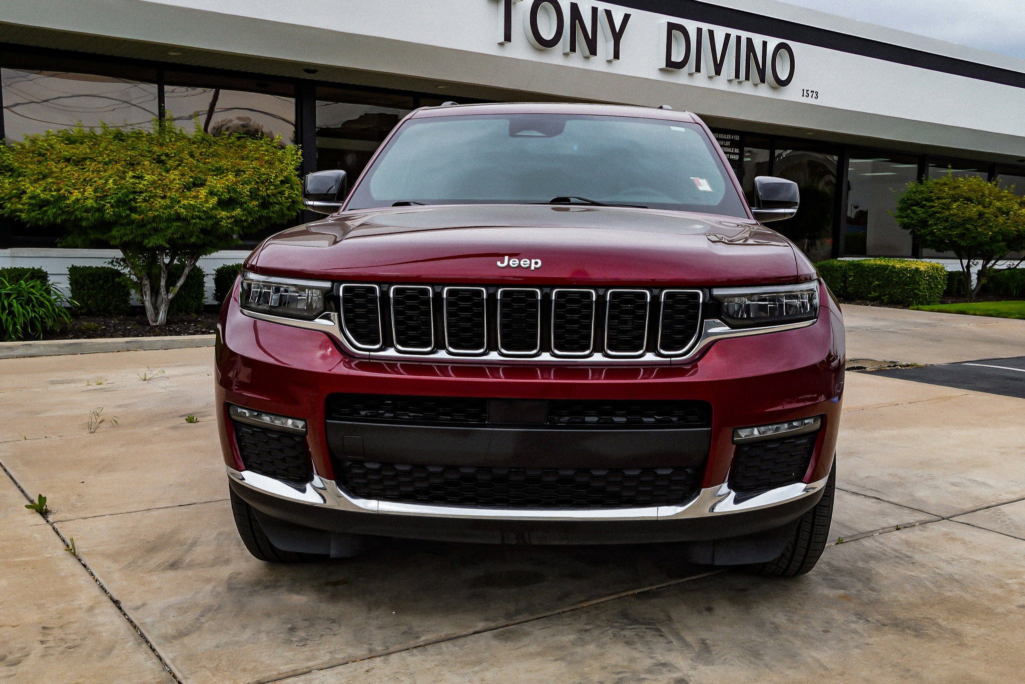 Used 2024 Jeep Grand Cherokee L Limited w/ Trailer Tow Package AWD/4WD image 3