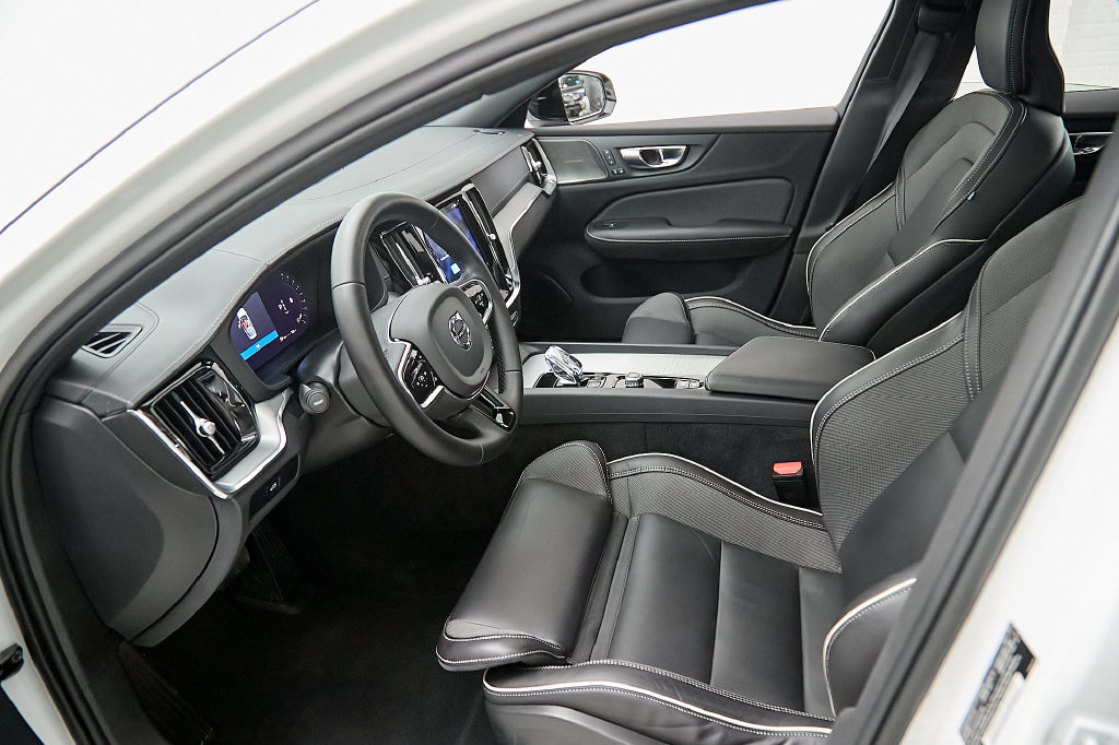 Certified 2025 Volvo S60 B5 Ultra AWD/4WD image 20