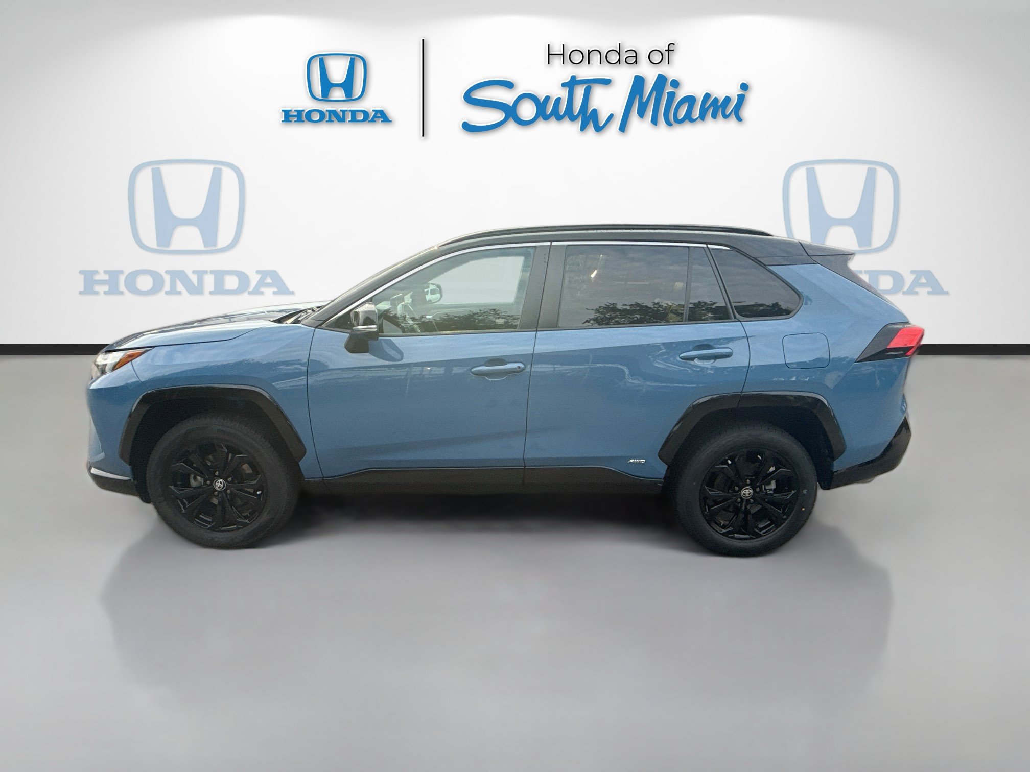 Used 2023 Toyota RAV4 XSE w/ XSE Grade Weather Package AWD/4WD image 4