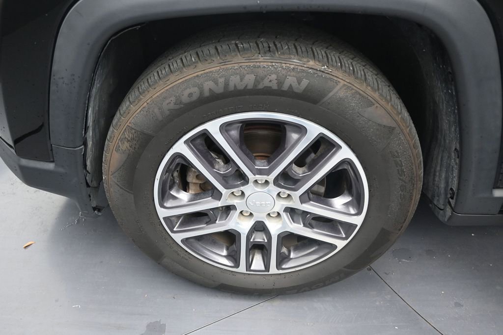Used 2018 Jeep Compass Latitude FWD image 9
