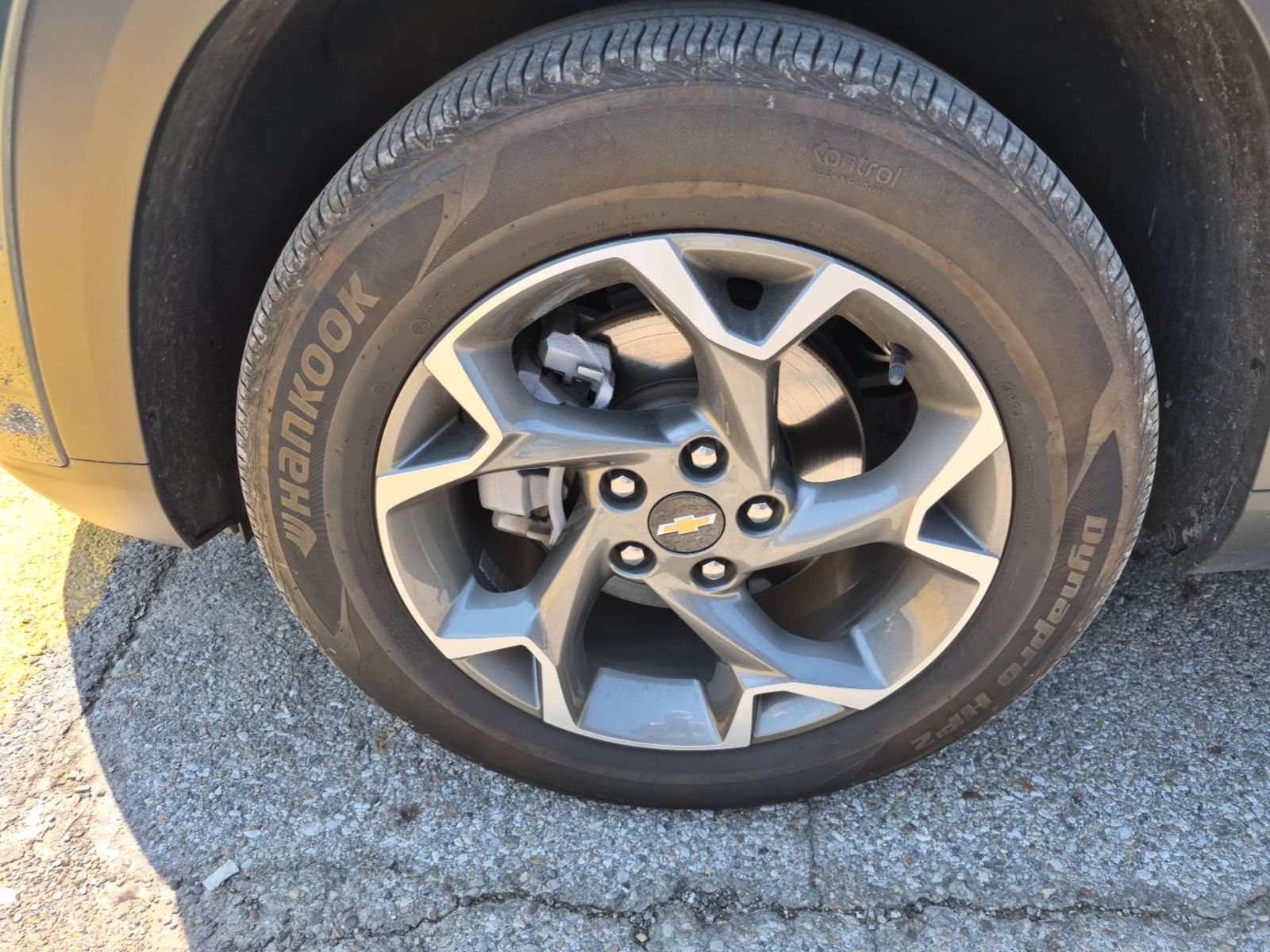 Used 2025 Chevrolet Trax LT FWD image 17