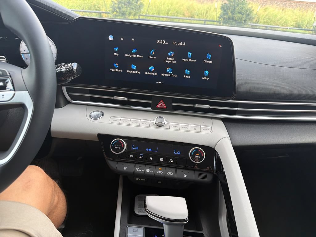New 2026 Hyundai Elantra Limited FWD image 24
