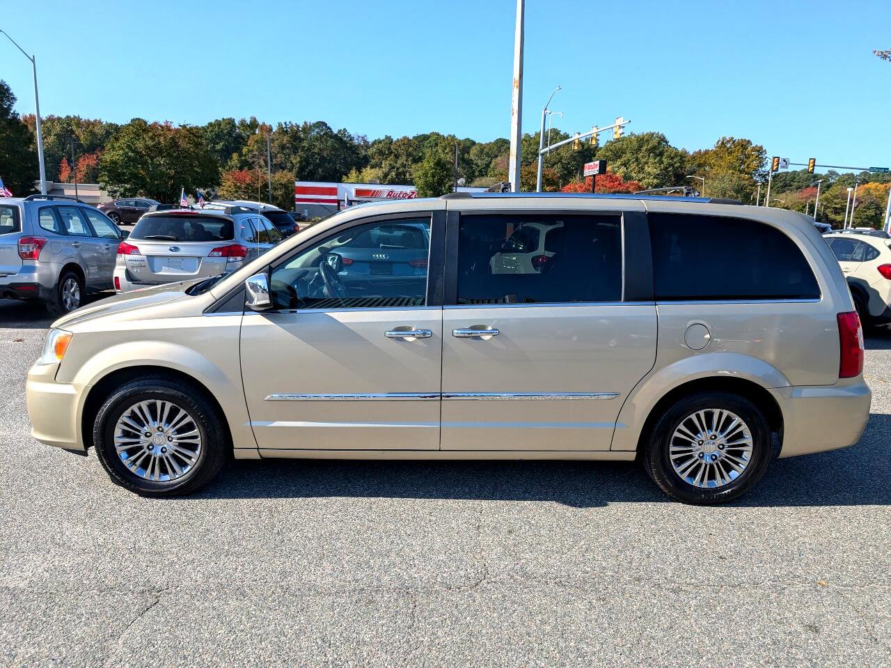 Used 2011 Chrysler Town & Country Limited w/ Trailer Tow Group image 2