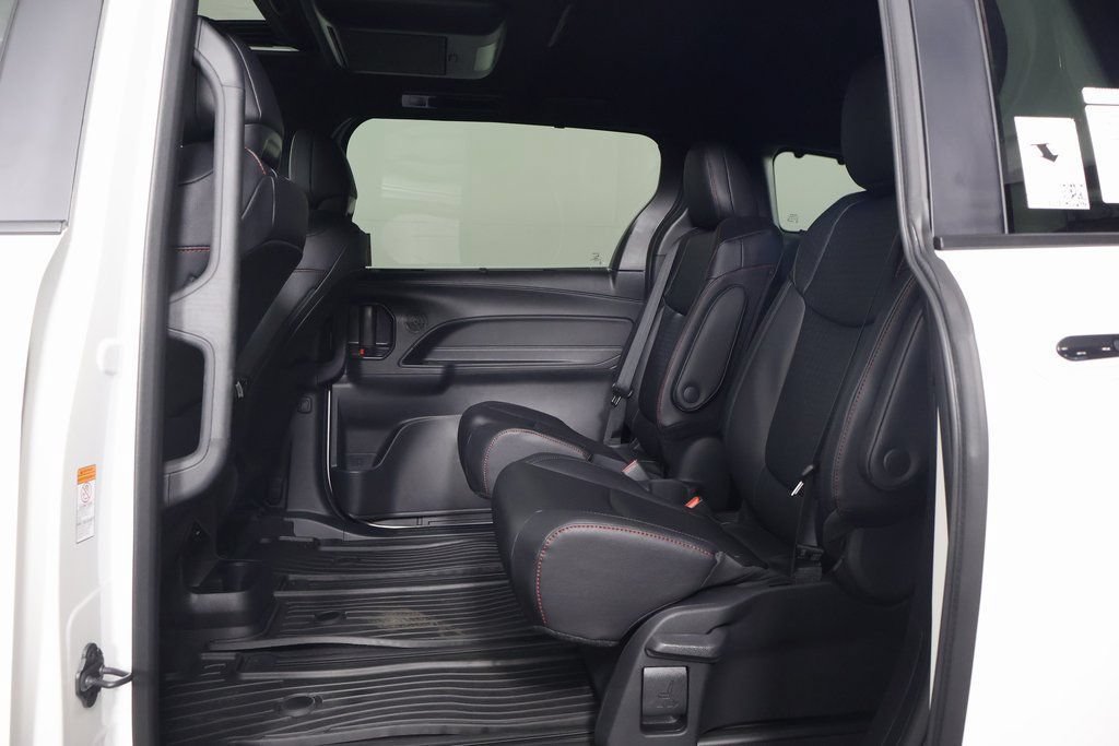 New 2026 Toyota Sienna XSE FWD image 6